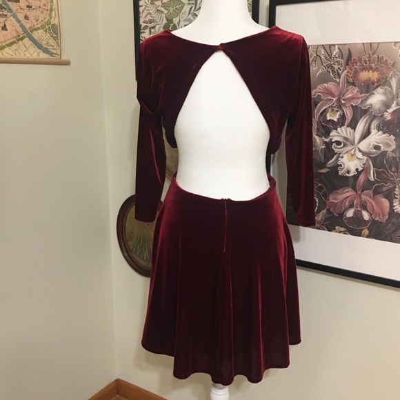 Lulu’s Backless Burgundy Velvet Mini Dress - Picture 7 of 10